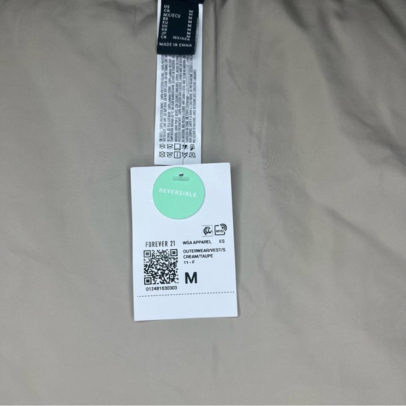 Reversible Puffer Vest - Picture 5 of 5